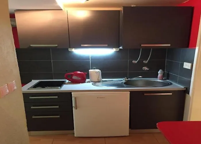 Elena St - A2 Red Appartement