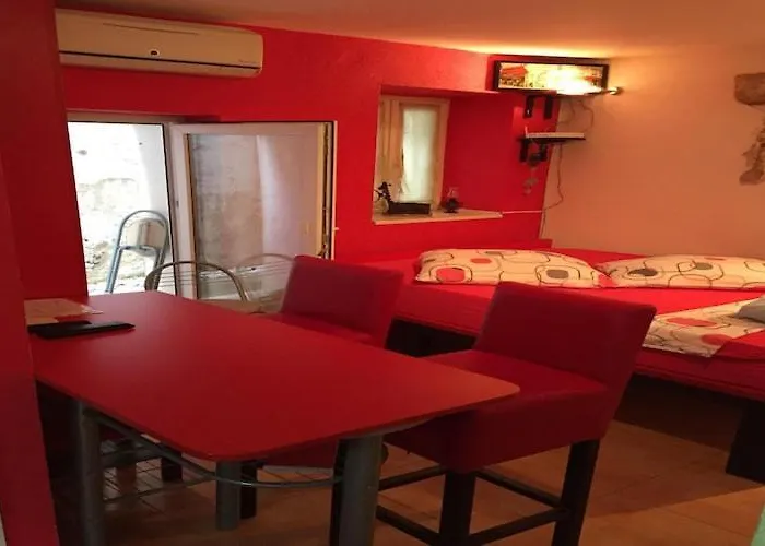 Elena St - A2 Red * Split